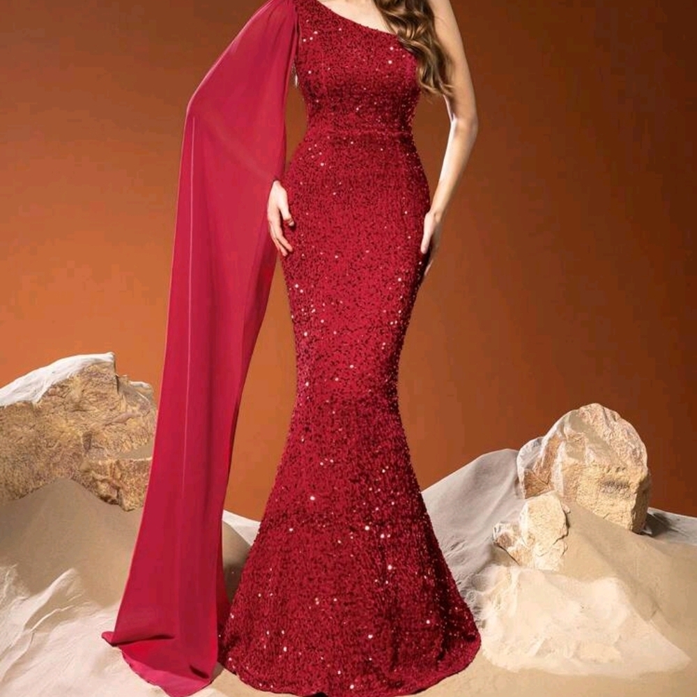 Elegant Red One-Shoulder Evening Gown